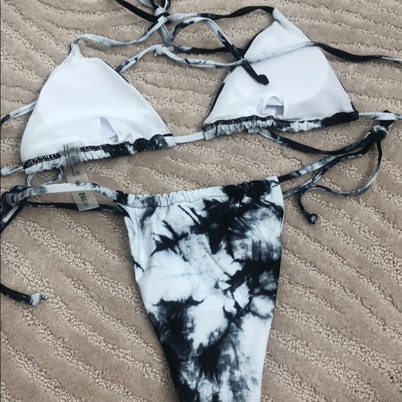 Bikini - Picture 2 of 4